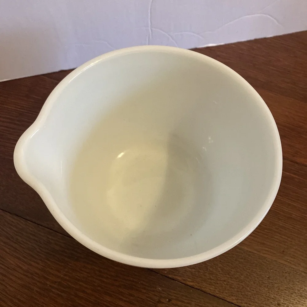 Vintage Pyrex White Milk Glass Hamilton Beach #11 Ribbed Mixing Bowl With‎ Spout